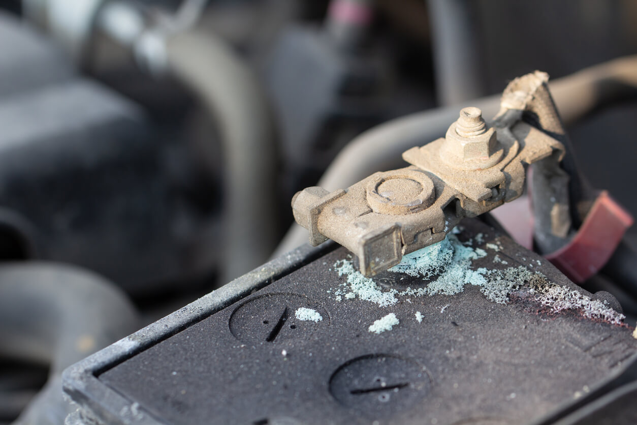How do you know when your car battery needs replacing?