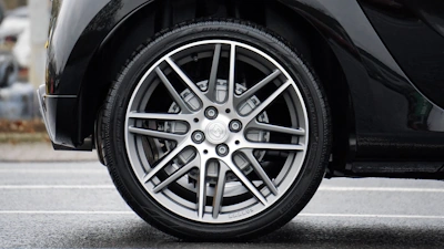 Tyre Noise & Wheel Bearing Noise Explained